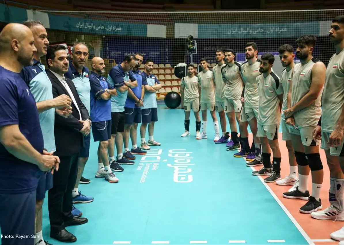 تیم ملی از راه نرسیده به تور خبرنگاران خورد