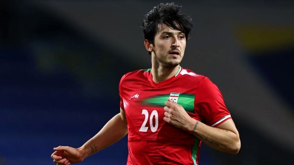 عکس | حرکت عجیب سردار آزمون پس از خط خوردن از تیم ملی؛ برداشتن لباس ایران و آنفالو!