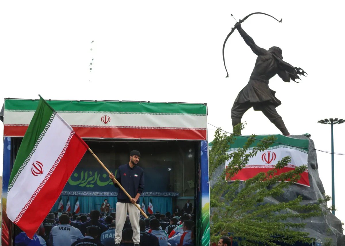 حضور دختران و پسران ملی‌پوش در یک قاب ویژه:/ میدان ونک میزبان بسکتبالیست‌های پرچمدار ایران (عکس)