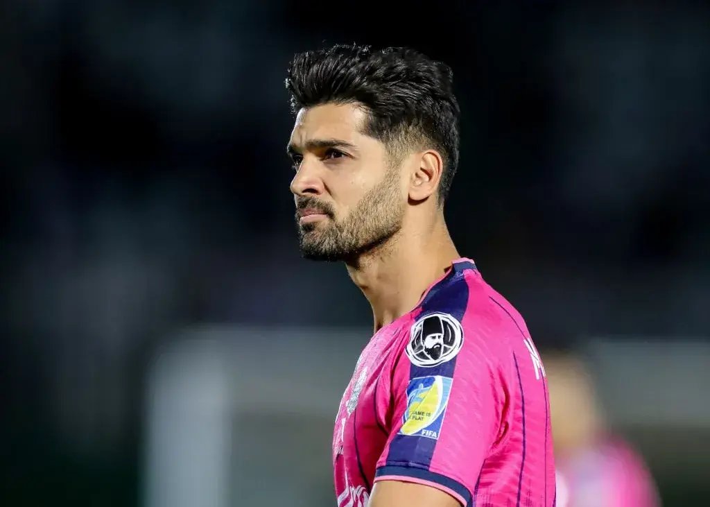 مهدی مهدی‌پور در بازی خیریه:/ استقلالی سابق با پیراهن پرسپولیس پا به توپ شد