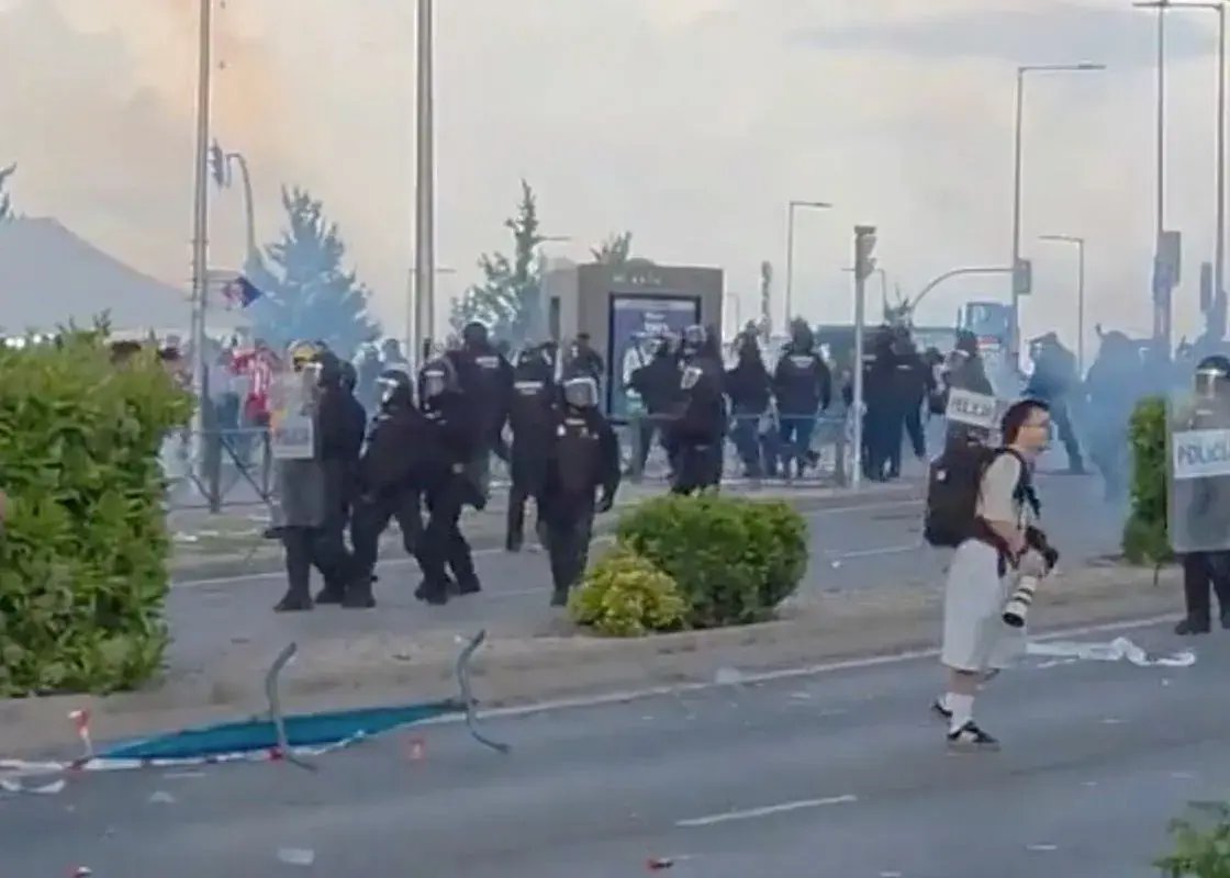 هواداران آرسنال در تله پلیس/ جنگ شهری در مادرید: درگیری با سیاه‌پوشان اتلتیکو