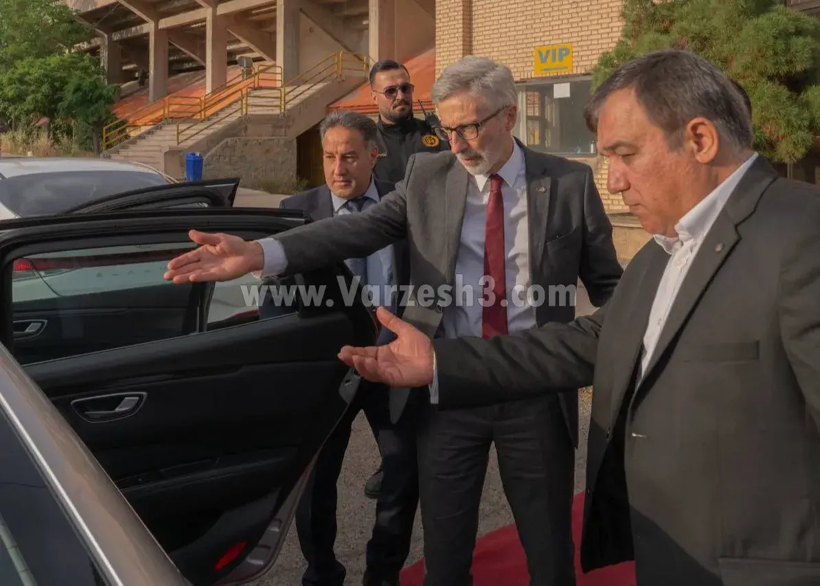 تصاویر جالب از دیدار مدیران استقلال با سفیر فرانسه