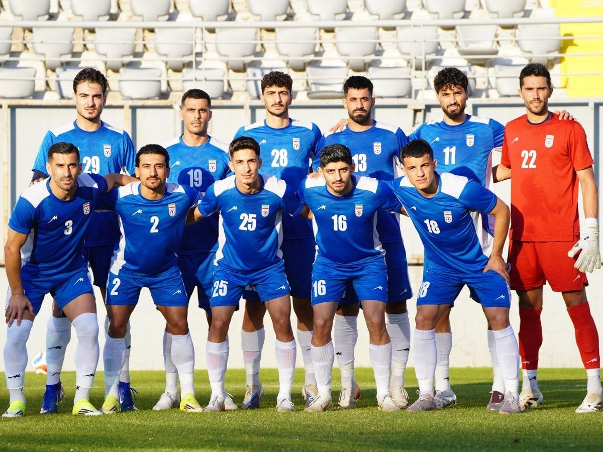 بازیکنان تیم ملی روی فرش ایرانی! (عکس)