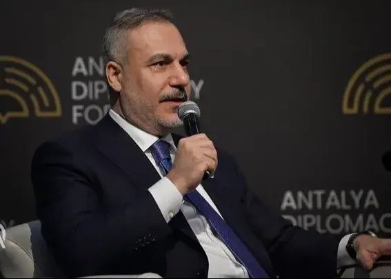 فیدان: ایران و آمریکا تنگه هرمز را باز کنند